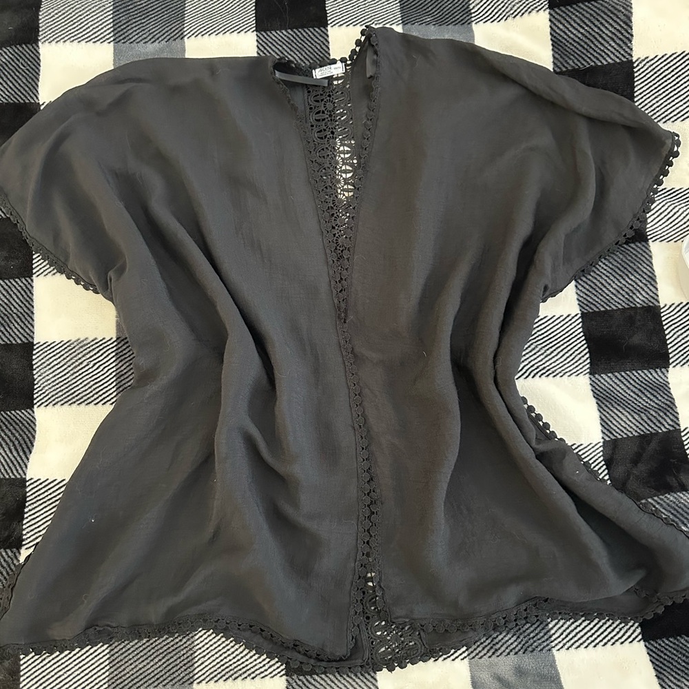 🚨3 for $30🚨 Black Wrap with Lace